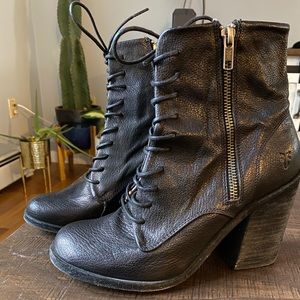 Like NEW Frye Heeled Booties